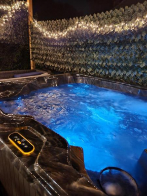 King Beds Hot Tub Arcade Gas Grill Firepit Winston